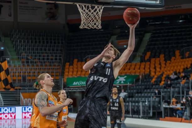 持高昂士气 持高昂士气